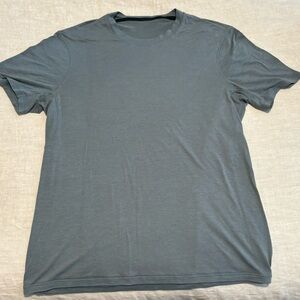 Lululemon Men Tee Medium